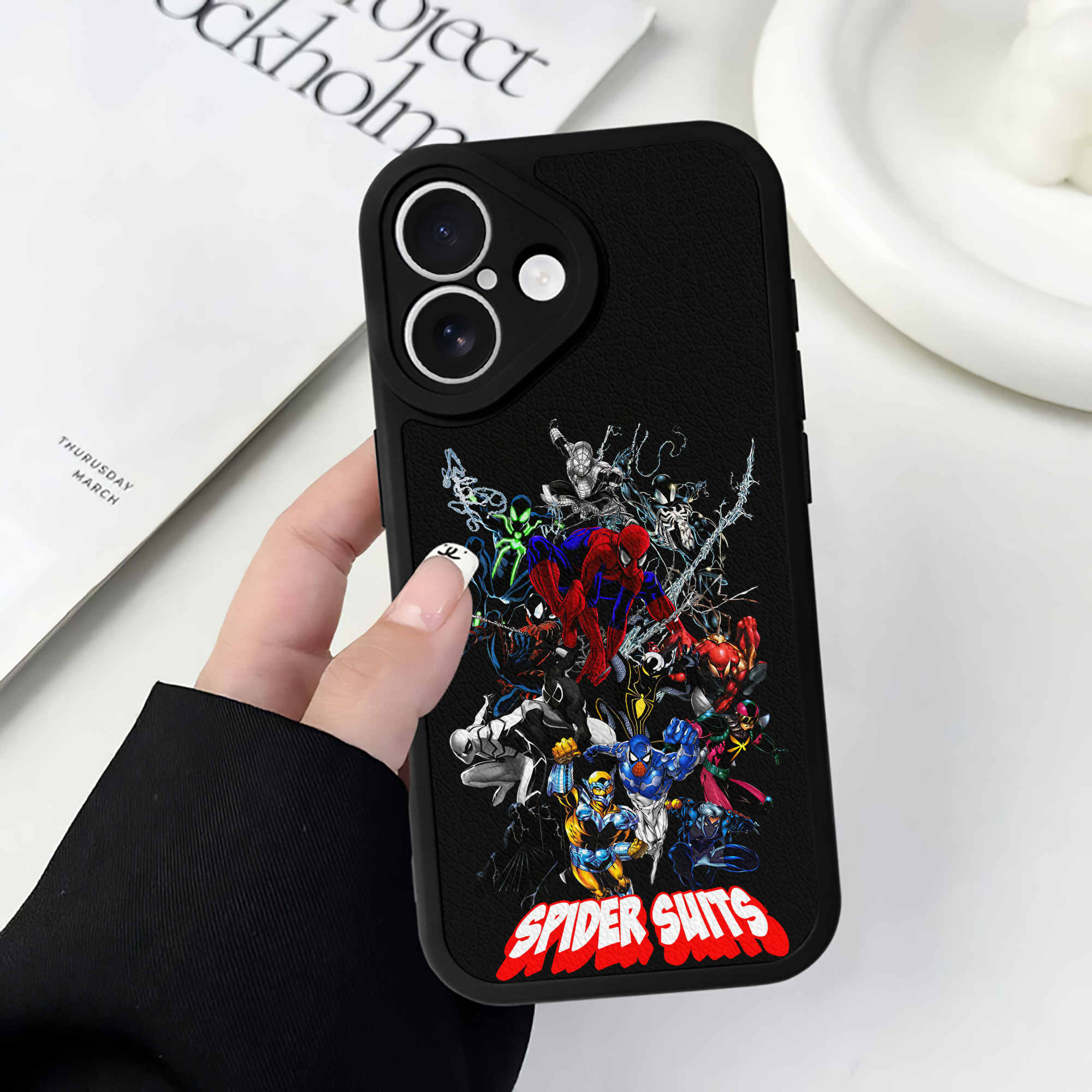 Spider Man スパイダーマン 【iPhone 16シリーズ対応】シリコンスマホケース（レザー調） 材質：シリコン